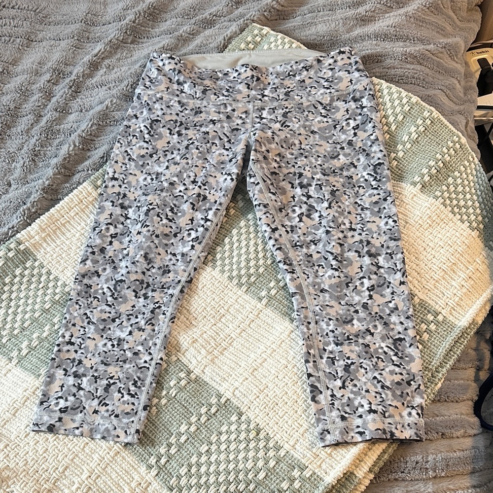 Women’s cropped lululemon leggings